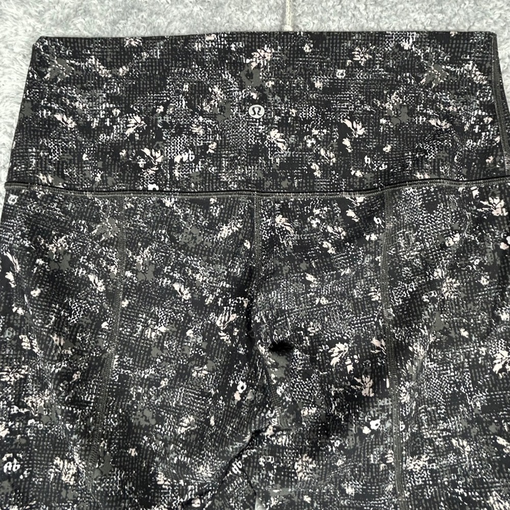 Lululemon Wunder Under High Rise Crop Legging Black White Abstract Print Size 10 - Picture 4 of 7